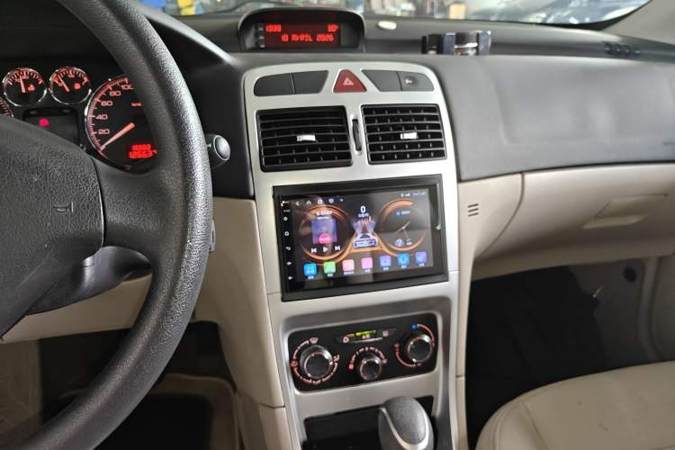 Used Peugeot 307 2013 Hatchback 1.6L Automatic Comfort Edition Audio And AC Panel