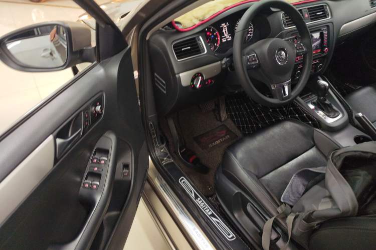 Used Volkswagen Sagitar 2014 Revised Version 1.4TSI Automatic Luxury Edition Driver Seat