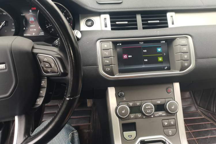 Used Land Rover Range Evoque 2018 240PS PURE Style Edition Audio And AC Panel