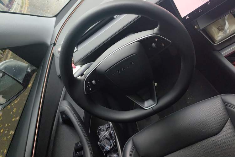Used Tesla Model Y 2025 Rear-Wheel-Drive Version Steering Wheel