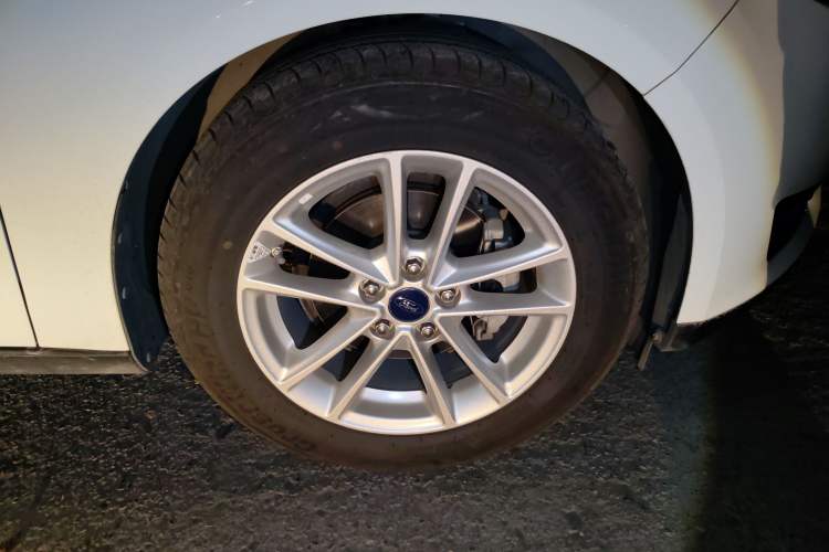 Used Ford Focus 2018 Sedan Classic 1.6L Automatic Trendy SmartDrive Edition
