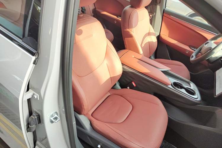 Used ARCFOX Alpha T5 2026 Model Range-Extended 1215 Yuanjing Smart Driving Version
