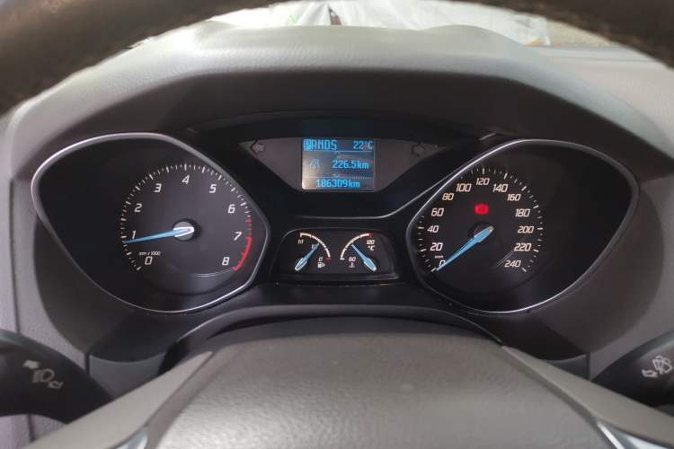 Used Ford Focus 2012 Sedan 1.6L Automatic Fashion Edition
