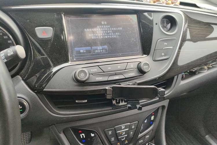 Used Buick Envision 2018 20T Two-Wheel-Drive Elite Model Audio And AC Panel