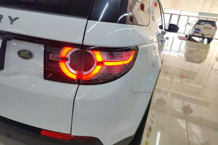 Used Land Rover Discovery Sport 2019 240 PS SE Version China VI Standard Right Rear Taillight