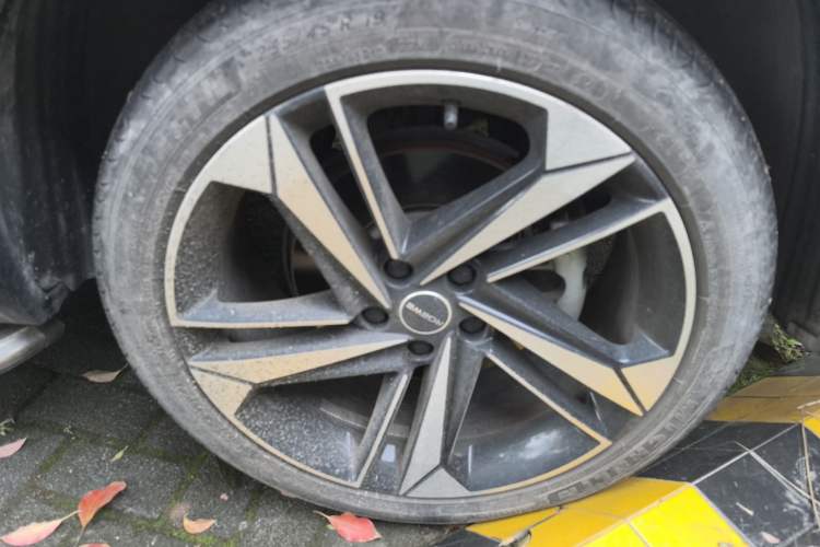 Used Roewe RX5 MAX 2022 1.5T Automatic Zhiwei Prestige Edition Right Front Wheel Hub