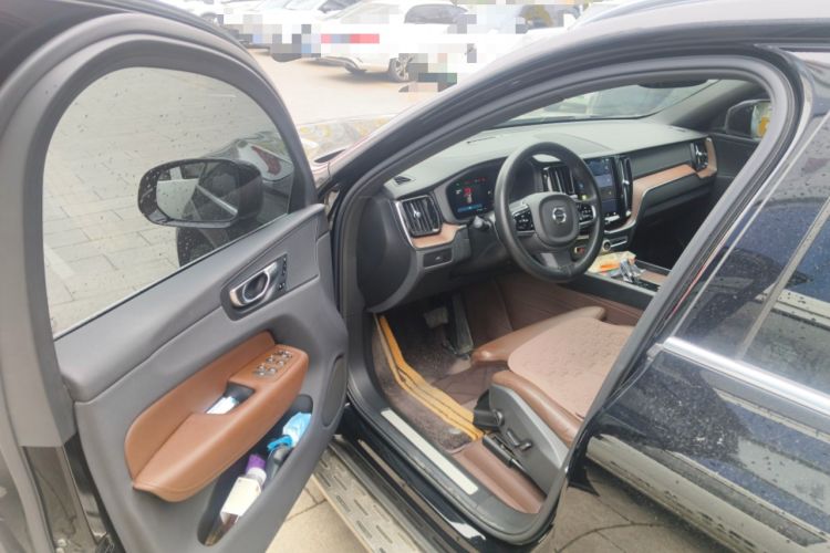 Used Volvo XC60 2024 B5 4x4 Smart Luxury Edition Interior 3