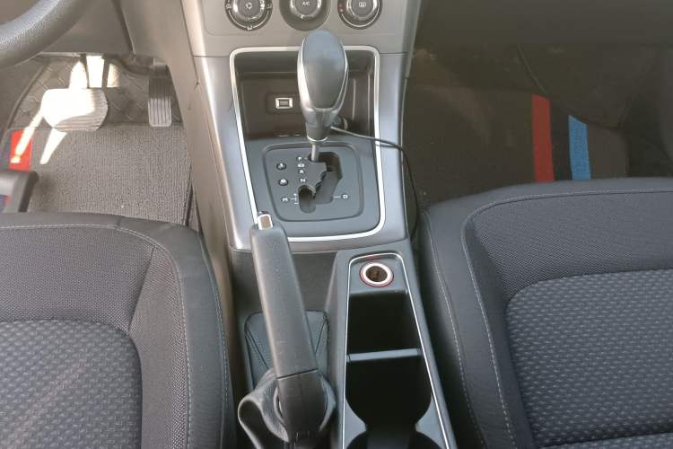 Used Citroen C4 Sega 2016 1.6L Automatic Comfort Model Gear Lever