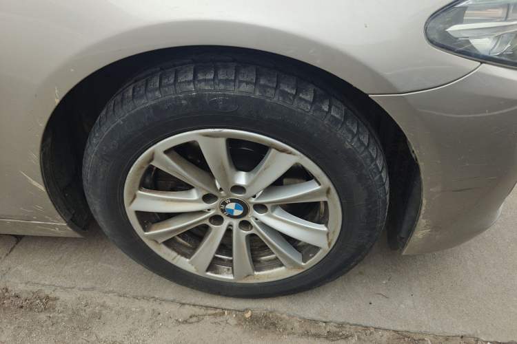 Used BMW 5 Series 2014 520Li Elegant Model Right Front Wheel Hub