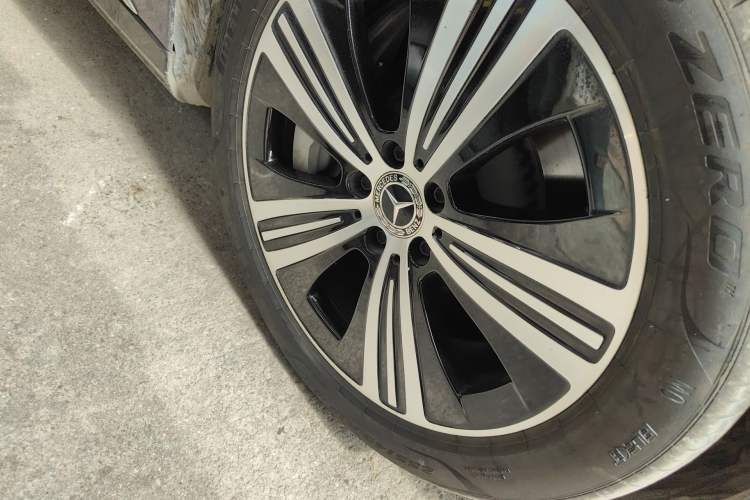 Used Mercedes-Benz EQE 2022 350 Luxury Edition Right Front Wheel Hub