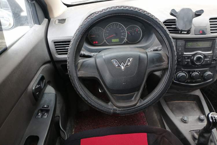 Used Wuling Hongguang 2015 1.2L S Base Model China IV
