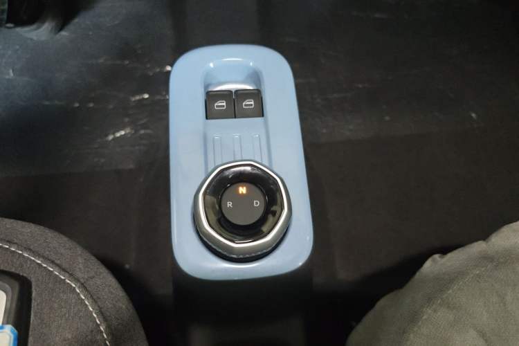 Used Geely Galaxy Panda 2024 Panda Mini 200km Endurance Bear Gear Lever