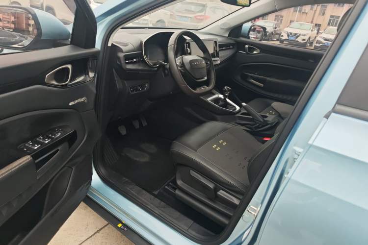 Used Baojun RM-5 2019 1.5T Manual Elite Version with 24-Hour Online Service 6 Seats
