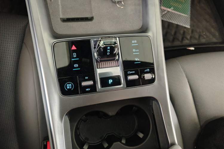 Used BYD Seal 2024 HONOR Edition DM-i 1.5L 121km Luxury Model Gear Lever