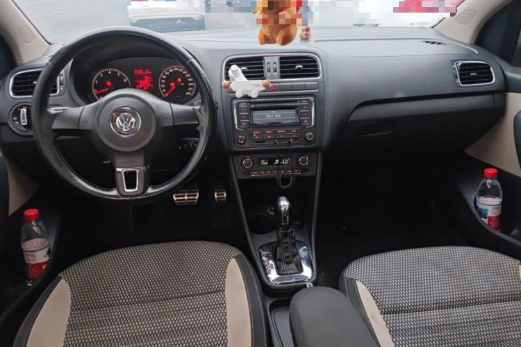 Used Volkswagen Polo 2012 1.6L Cross Polo Automatic Transmission Center Console