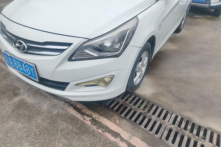 Used Hyundai Verna (older generation) 2014 1.4L Automatic Smart GLS Left Front Headlight