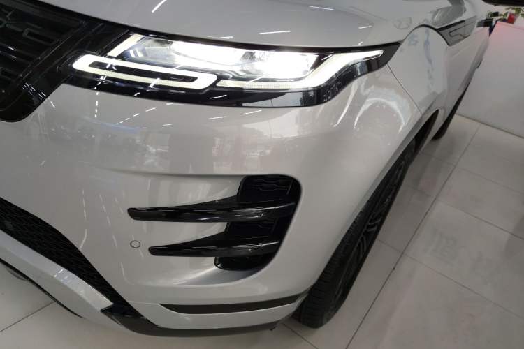 Used Land Rover Range Rover Evoque 2024 Aurora L 249 PS Prestige Light-Chasing Edition
