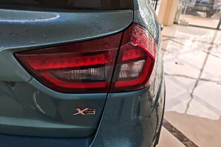 Used Geely Auto Vision X3 2019 Upgraded Model 1.5L Manual Luxury Version Right Rear Taillight