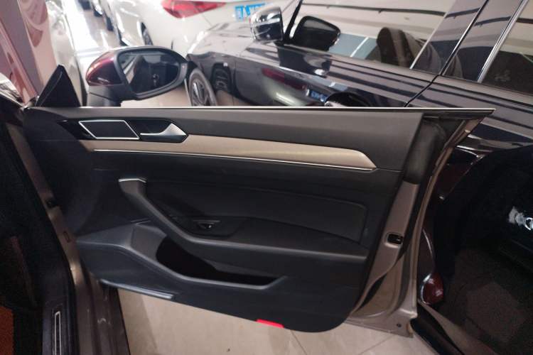 Used Volkswagen FAW-Volkswagen CC 2020 330TSI Huayan Edition China VI Standard Right Front Door Interior