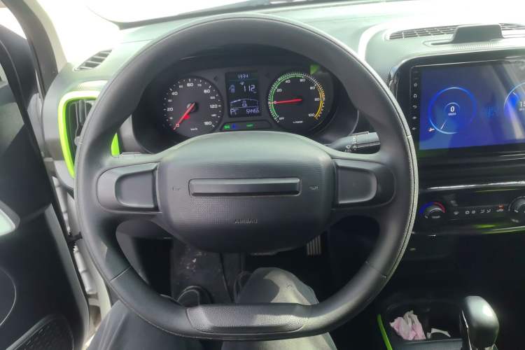 Used Roewe Clever 2021 302 km New Four-Seater Super-Efficient Version Steering Wheel