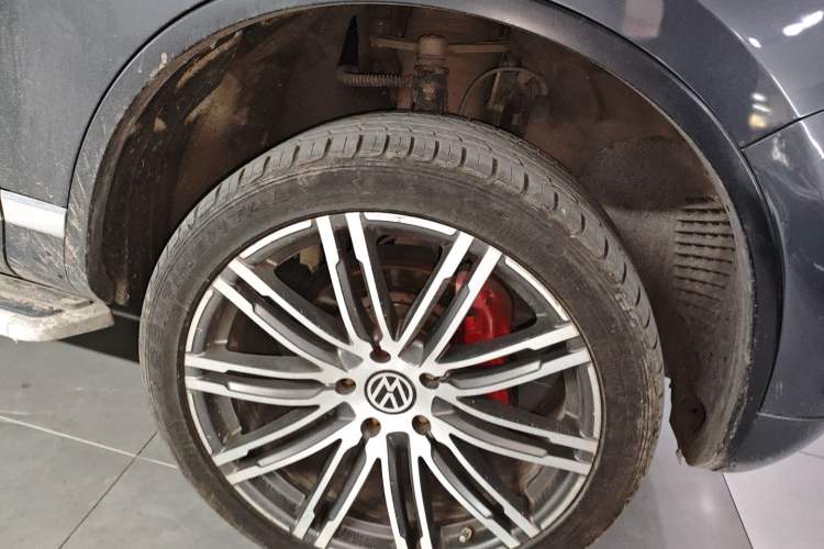 Used Volkswagen Touareg 2011 3.0 TSI High-End Version Right Front Wheel Hub