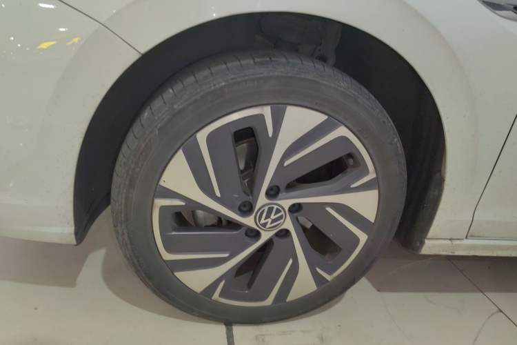 Used Volkswagen Bora 2023 300TSI DSG Prestige Edition Left Front Wheel Hub