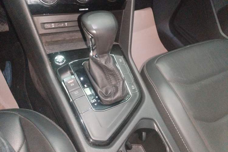 Used Volkswagen Tiguan L 2018 330TSI Automatic Two-Wheel Drive Luxury Edition Gear Lever