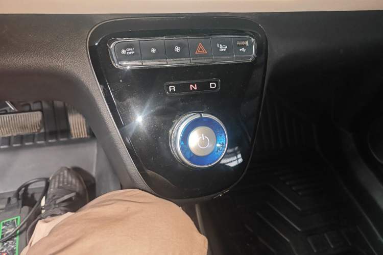 Used ORA White Cat 2022 Upgraded Model 305km Range Luxury Version Lithium-Ion Battery Gear Lever