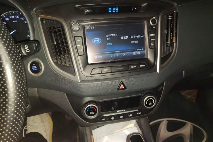 Used Hyundai ix25 2015 1.6L Automatic Two-Wheel-Drive Deluxe DLX Model
