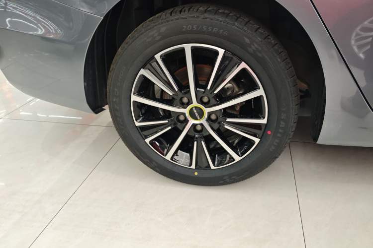 Used Roewe i5 2021 Revised Version 1.5L CVT Diamond Edition Right Rear Wheel Hub