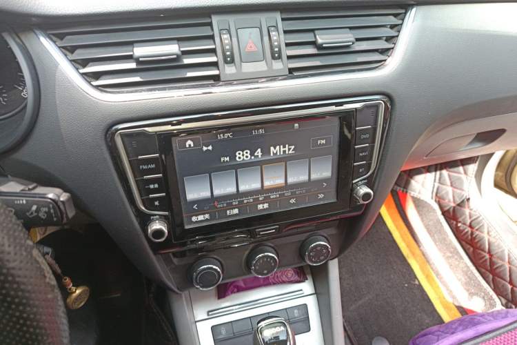 Used Skoda Octavia 2015 1.6L Automatic Yijie Edition Audio And AC Panel