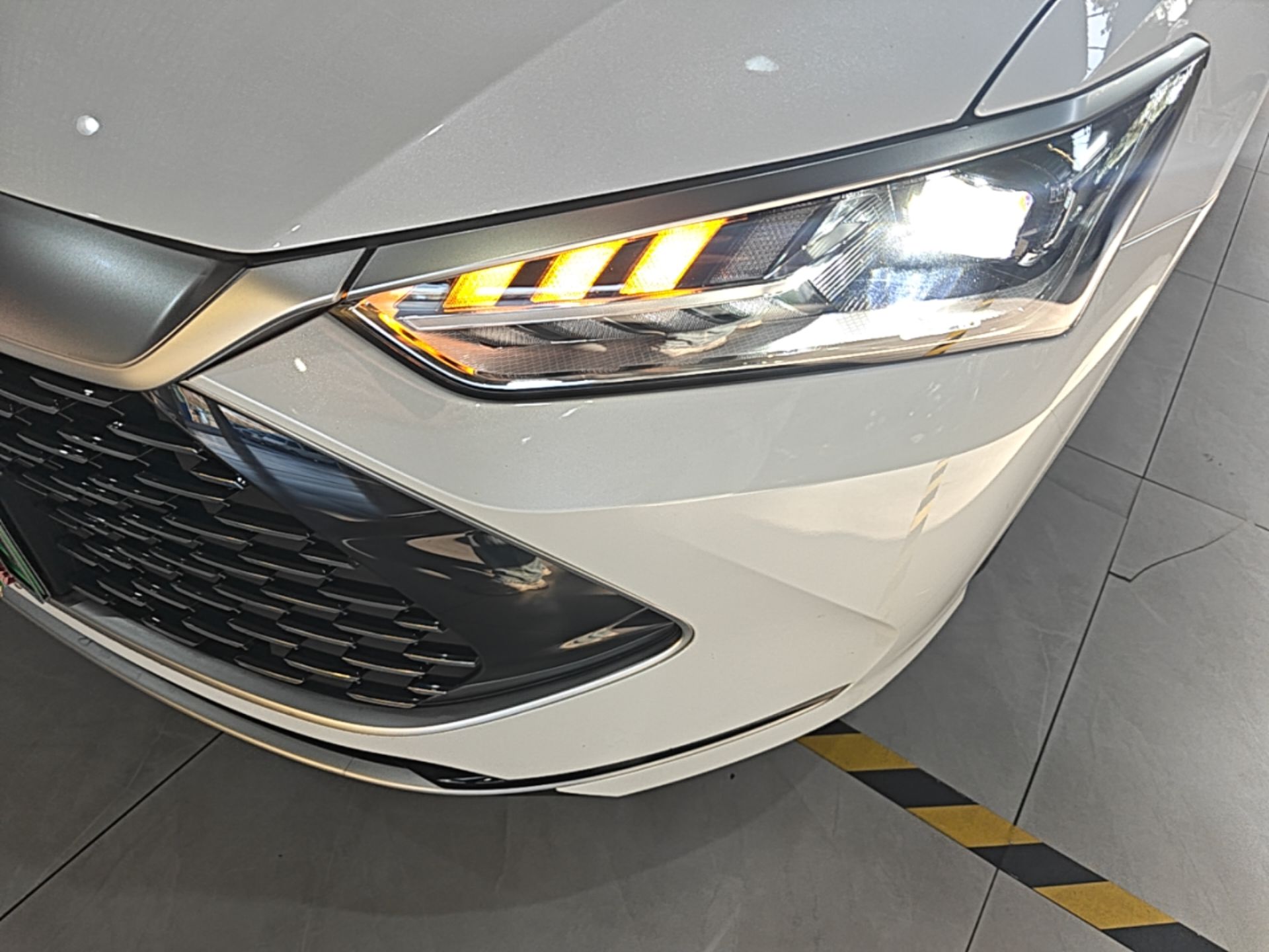 BYD Qin PLUS 2024 HONOR Edition DM-i 55KM Leading Model — снимка 8