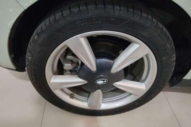 Used ORA Good Cat 2023 401 km Standard Range Luxury Version Lithium Iron Phosphate Right Rear Wheel Hub
