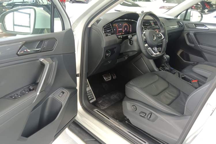 Used Volkswagen Tiguan L 2021 330TSI Automatic Two-Wheel Drive R-Line Enhanced Edition
