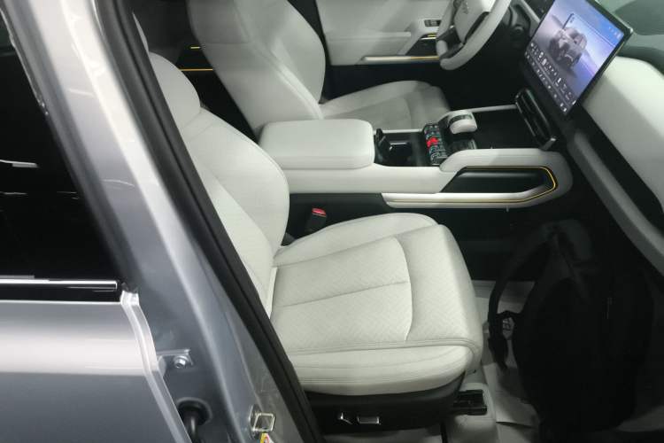 Used Formula Leopard Titanium 3 2025 501 km All-Wheel Drive Intelligent Driving Max Edition Right Front Seat