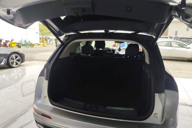 Used Lincoln Corsair 2024 1.5T Two-Wheel Drive Deluxe Hybrid Version Trunk