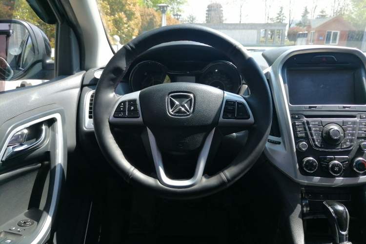 Used JMC Yusheng S350 2013 2.4T Automatic 2WD Diesel Luxury Edition 5 Seats Steering Wheel