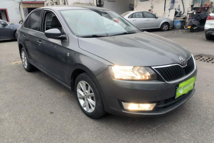 Used Skoda Rapid 2015 1.6L Automatic Smart Selection Model