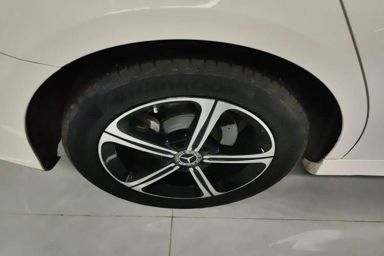 Used Mercedes-Benz A-Class 2022 Revised Version A 200 L Sport Sedan Fashionable Style Right Rear Wheel Hub