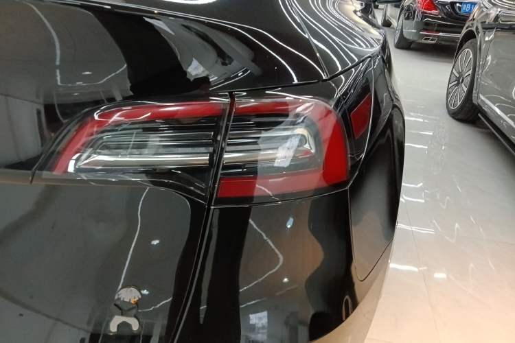 Used Tesla Model Y 2021 Standard Range Rear-Wheel Drive Version Right Rear Taillight