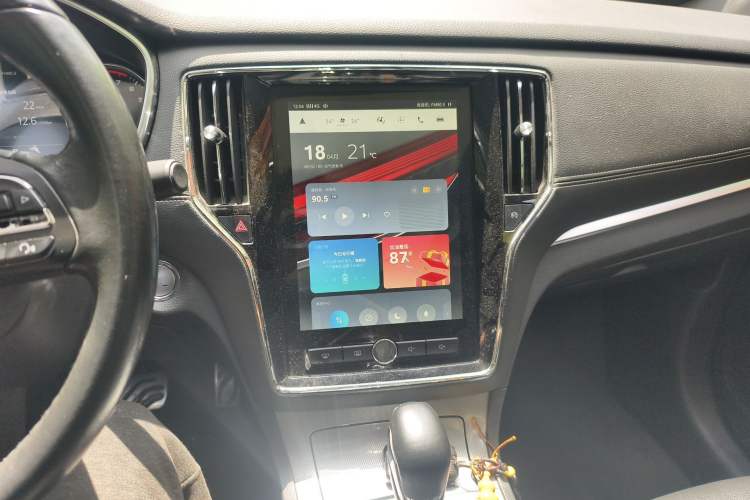 Used Roewe RX5 2016 30T Two-Wheel Drive Automatic Internet Smart Edition
