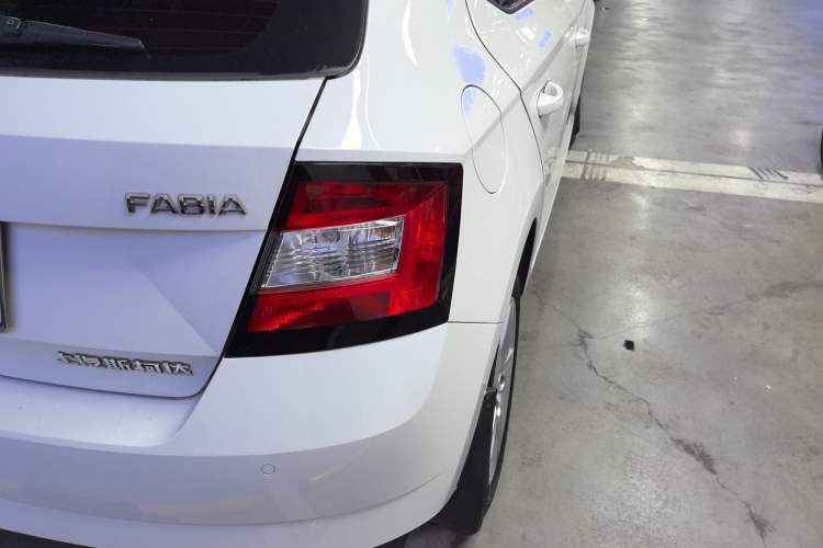 Used Skoda Fabia 2017 1.4L Automatic Car Enjoy Edition
