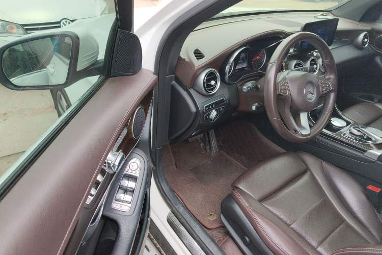 Used Mercedes-Benz GLC 2016 GLC 260 4MATIC Luxury Model