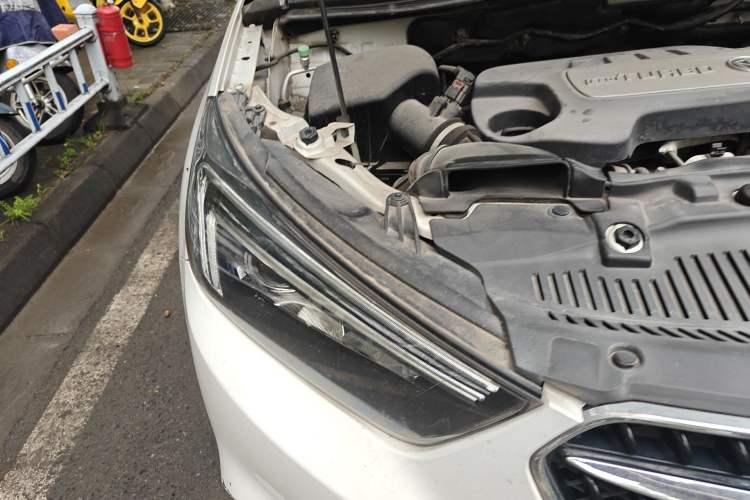 Used Buick Encore 2017 18T Automatic Two-Wheel Drive Urban Fashion Model Right Front Headlight