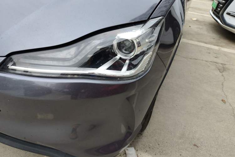 Used NETA V 2021 Long-Range Entertainment Edition Upgrade Model Left Front Headlight