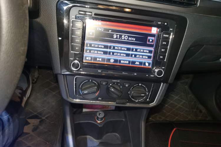 Used Volkswagen Santana 2016 1.6L Manual Comfort Edition