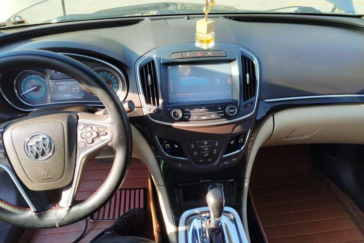 Used Buick Regal 2015 2.0L Elite Fashion Edition Center Console