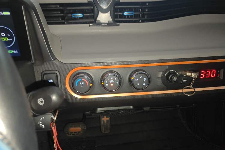 Used Wuling Hongguang MINIEV 2020 Enjoyment Model Lithium Iron Phosphate Audio And AC Panel