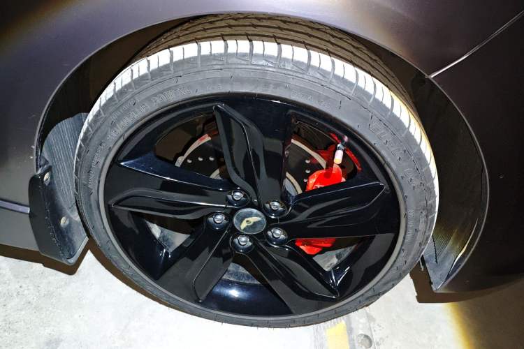 Used Hyundai Veloster 2012 1.6T Automatic Luxury Edition Right Front Wheel Hub