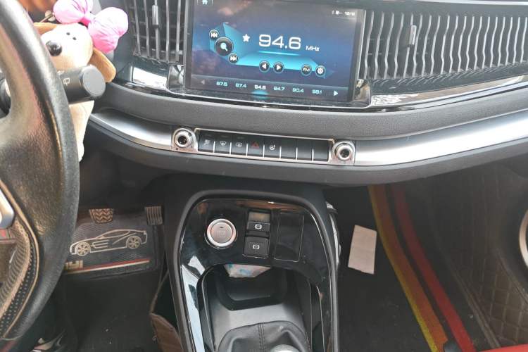 Used Haval H2s 2017 Blue Label 1.5T Manual Elite Model Audio And AC Panel